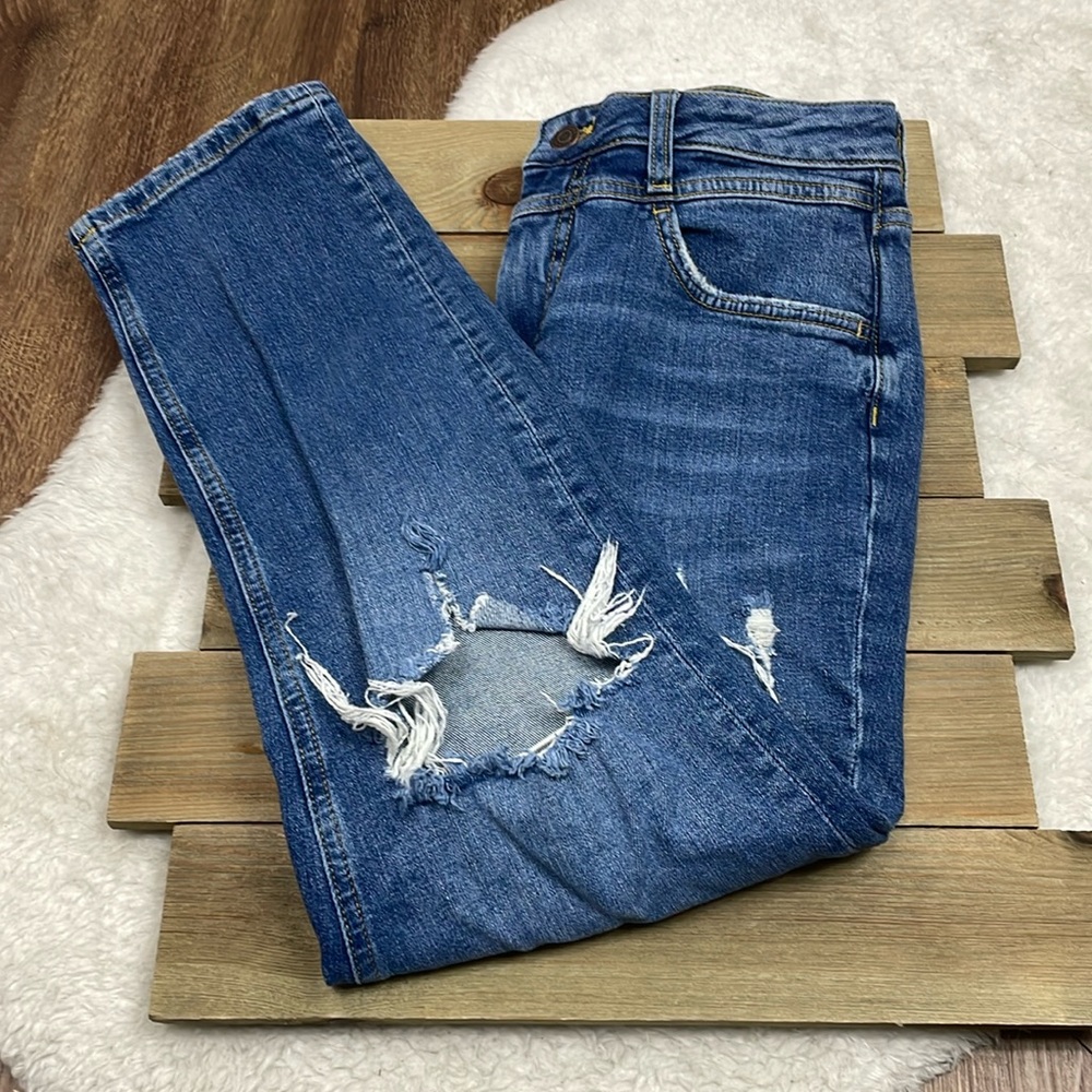 Pilcro Anthropologie Slim Straight Distressed Crop Jeans